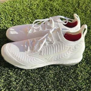 Mizuno Dominate Knit Women’s Softball Spike Metal Cleats Size 8 New w/o Tags